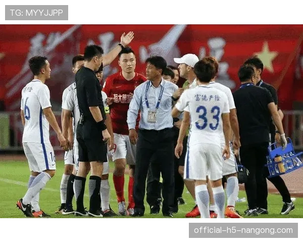 手臂不自然扩大认定手球判罚的关键标准解析