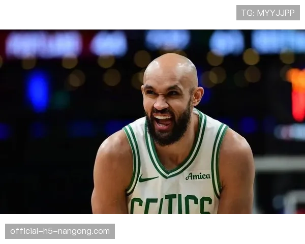 德里克·怀特利用挡拆突破提升效率 拉开与库里防守空间差异明显