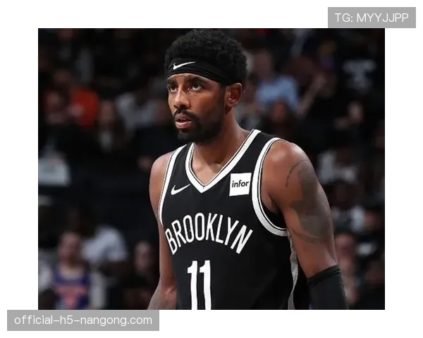 皮尔斯无球跑动制造错位，拉开空间改变进攻结构